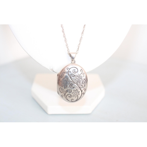 642 - 925 Silver Locket & Chain