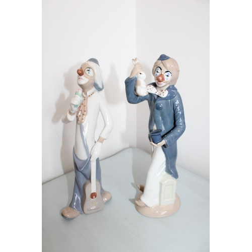 86 - Two Casades Clowns
Tallest-26cm
Collection Only