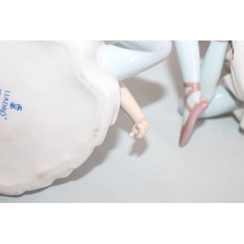 90 - Two Lladro Figurine
Tallest-18.5cm
Chipped Fingers On One As Shown In Pictures
Collection Only