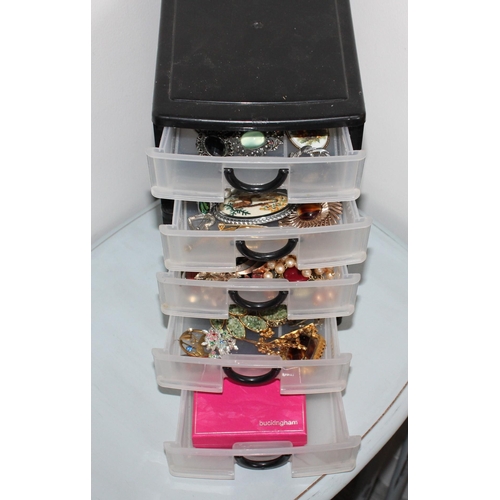 784 - Quantity Of Brooches/Earrings/Rings In Container