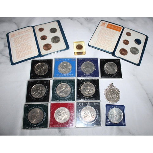 284 - Quantity Of Commemorative & Other Coins