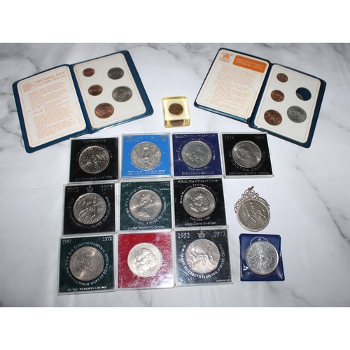284 - Quantity Of Commemorative & Other Coins