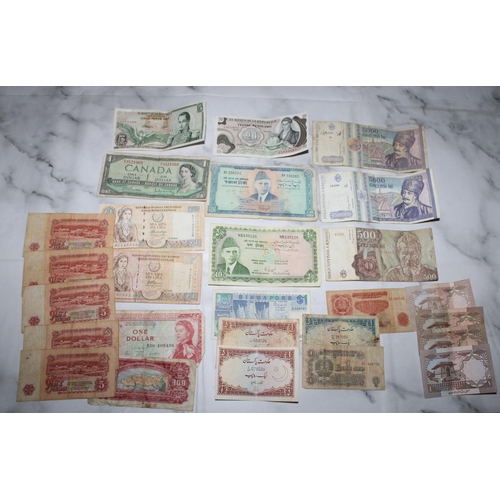 528 - Collection of Worldwide Bank Notes