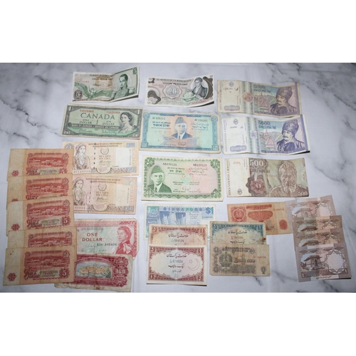 528 - Collection of Worldwide Bank Notes