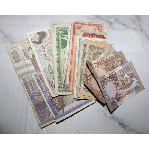 528 - Collection of Worldwide Bank Notes