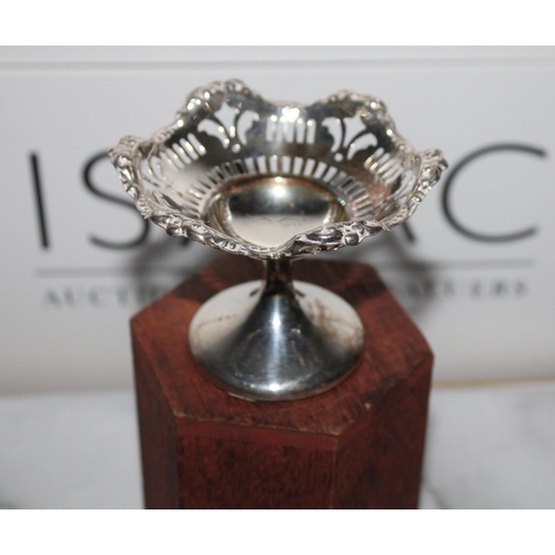 252 - Silver Bon Bon Dish 10am Diameter 7cm Tall.