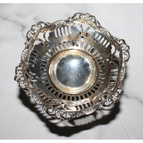 252 - Silver Bon Bon Dish 10am Diameter 7cm Tall.