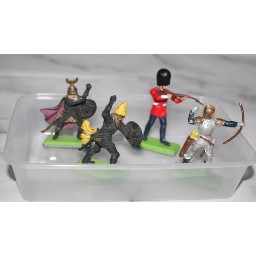 596 - BRITAINS LTD FIGURINES