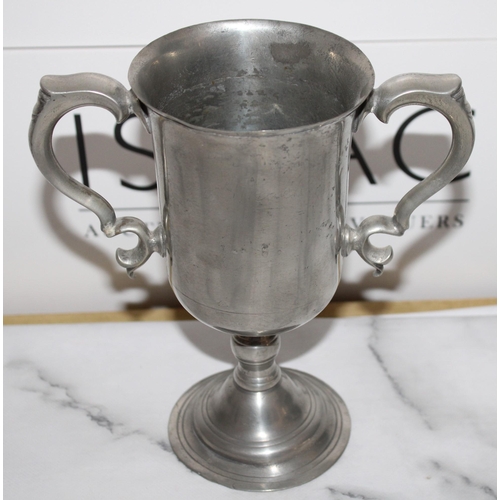 109 - George The 3rd 2- Handled Pewter Loving Or Toasting Cup
Used At Banquets Etc English 1800-1820
Heigh... 