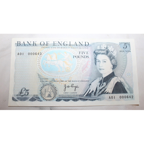 472 - Page £5 Note A01 000642