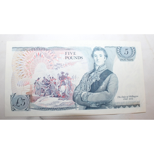 472 - Page £5 Note A01 000642