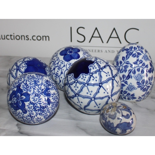 84 - Decorative Blue & White Ceramic Balls/Eggs
Tallest-11.5cm