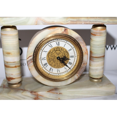 105 - Vintage Ritz Green Onyx Marble Mantel Clock (Untested
Length-23.5cm
Height-16cm
Width-7.5cm