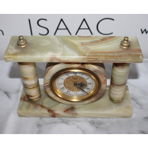 105 - Vintage Ritz Green Onyx Marble Mantel Clock (Untested
Length-23.5cm
Height-16cm
Width-7.5cm