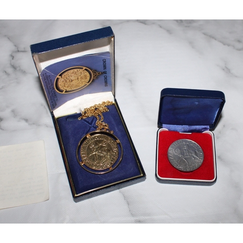 432 - 1977 Boxed 1977 Coin & 1977 Boxed Mounted 22ct Plated Coin Pendant