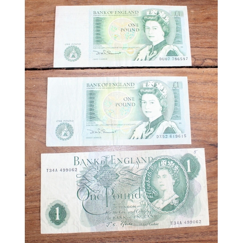 454 - Three Bank of England £1 Notes - Cashiers SOMERSET and FFORDE

Fine Condition