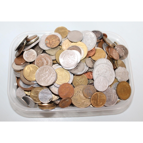 544 - 2Kg of Mixed Worldwide Coinage