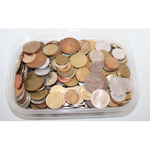 545 - 2Kg of Mixed Worldwide Coinage