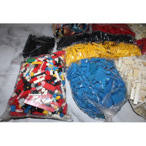 600 - Very Large Collection of LEGO Pieces - Multiple Colour Pieces

One bag includes wheels for vehicles