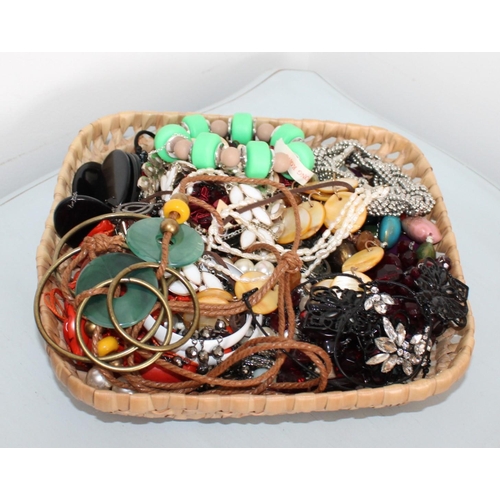 217 - Quantity Of Jewellery In Basket
All Proceeds Go To Charity