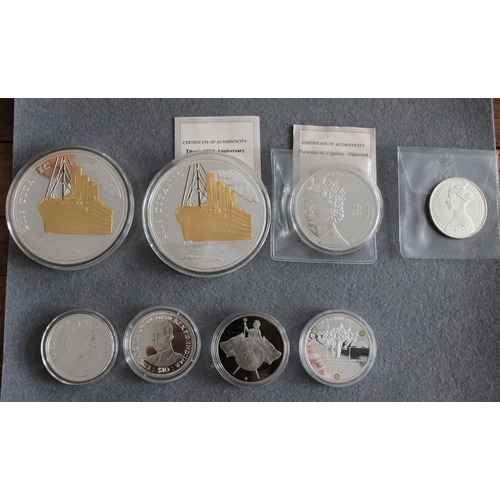 481 - Selection Of Eight Collectable Gold & Silver Plated Coins