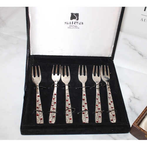 290 - Two Boxed & Loose Cutlery Items
All Proceeds Go To Charity