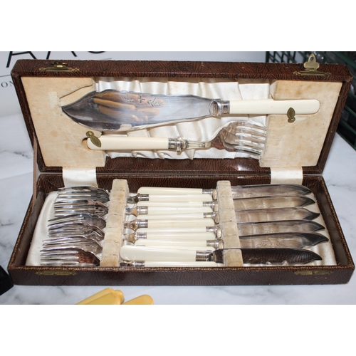 290 - Two Boxed & Loose Cutlery Items
All Proceeds Go To Charity