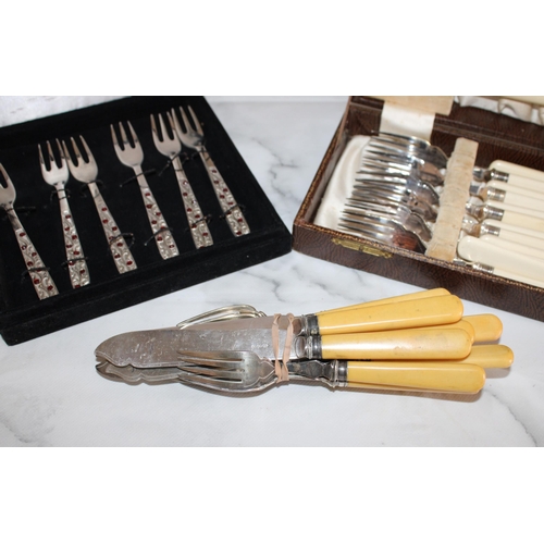 290 - Two Boxed & Loose Cutlery Items
All Proceeds Go To Charity