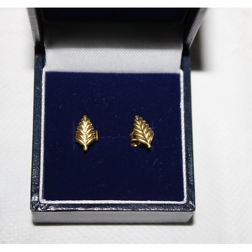 391 - Gold Stamped 375 9 Earrings In Box
All Proceeds Go To Charity
No Stamp/Mark On Backs