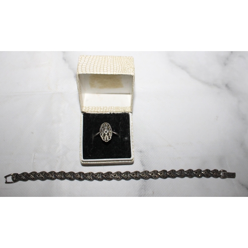 298 - Silver 925 Bracelet & Stamped Silver Ring In Box
Size-Q
All Proceeds Go To Charity