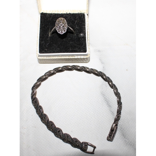 298 - Silver 925 Bracelet & Stamped Silver Ring In Box
Size-Q
All Proceeds Go To Charity