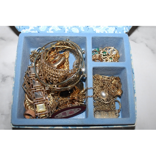 227 - Gold Toned Jewellery In Box
All Proceeds Go To Charity