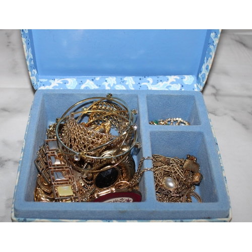 227 - Gold Toned Jewellery In Box
All Proceeds Go To Charity