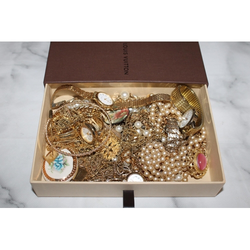 228 - Gold Toned Jewellery Items In Box
All Proceeds Go To Charity