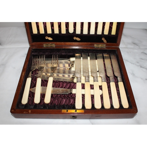 301 - Cutlery Items In Wooden Box
All Proceeds Go To Charity