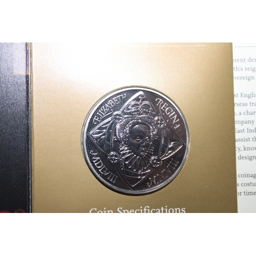 509 - Queen Elizabeth 1 The Royal Mint Five Pounds Coin