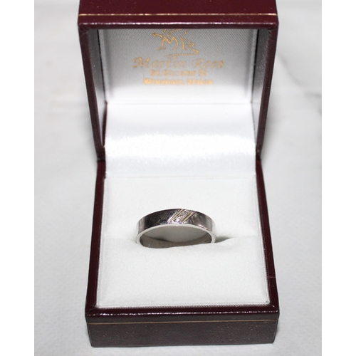 393 - 9k White Gold Ring Size P Weight-2.7g In Box