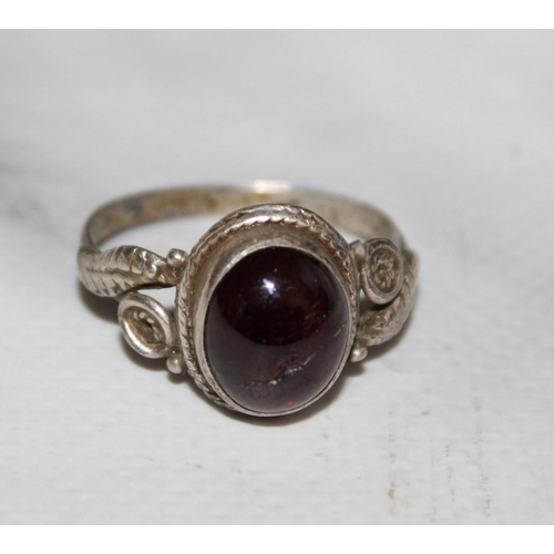 343 - Silver 925 Ring Size S
Cracked Stone As Shown In Pictures