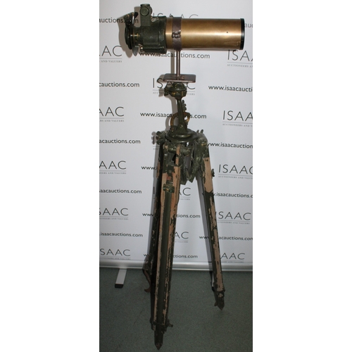 181 - Ross of London Monocular Gun Sight Mounted on Tripod . Comes with original Ross of London Wooden cas... 