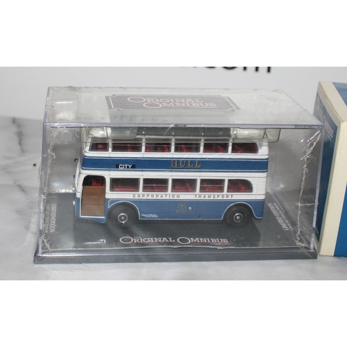 611 - 3 x Corgi & Omnibus Collectable Vehicles