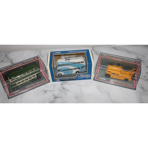 612 - 3 x Corgi & Omnibus Collectable Vehicles