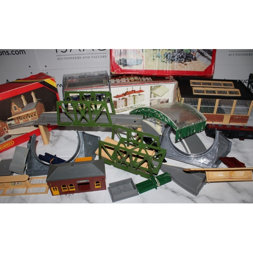 626 - Hornby Train Railway Items (Untested)