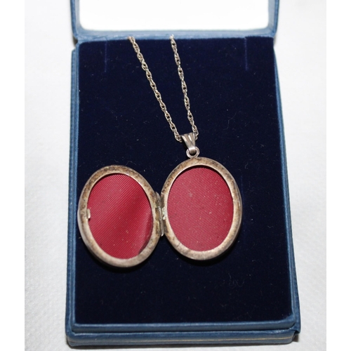 353 - Silver Hallmarked Locket & Necklace In Box
All Proceeds Go To Charity