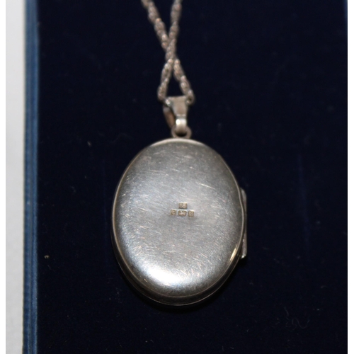 353 - Silver Hallmarked Locket & Necklace In Box
All Proceeds Go To Charity