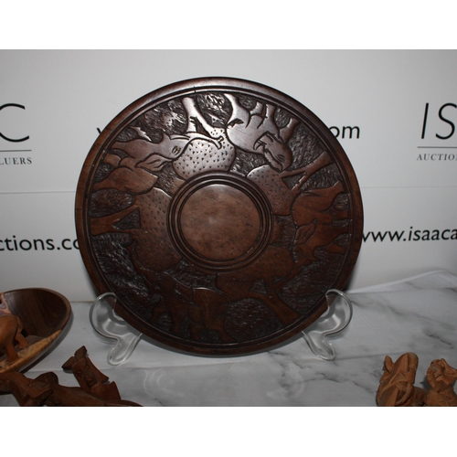 124 - Collection of  African Wooden Carvings / Plate