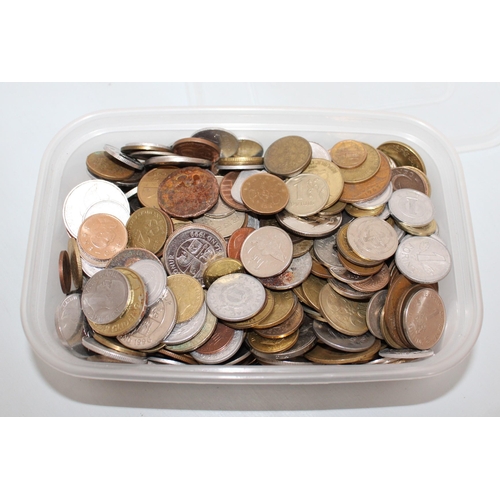 567 - 2Kg of Mixed Worldwide Coinage