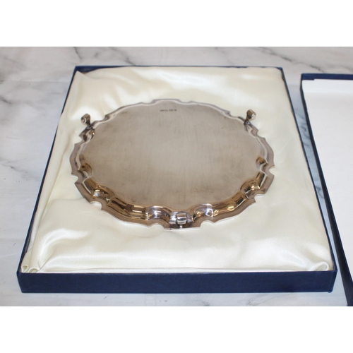 477 - Silver Hallmarked Plate on Feet in Box

20.5cm Diameter

Weighs 290 gms