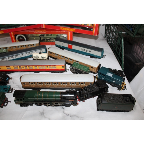 867 - Quantity Of Hornby Train Items including 7 Engines ( one boxed )