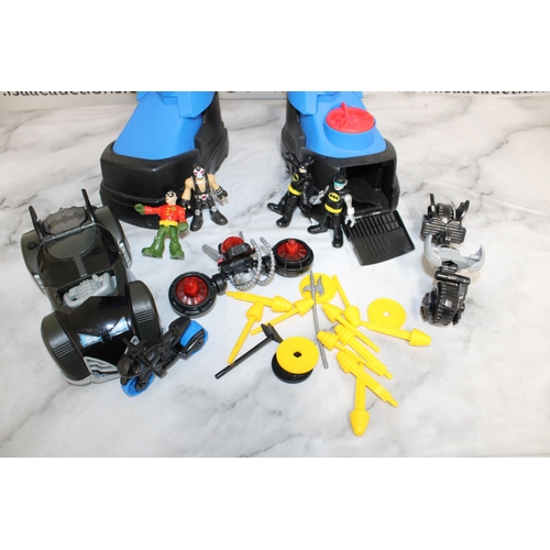 221 - Imaginext DC Super Friends Batbot Xtreme 2 ft Tall Batman Robot Sound Play Set Fisher Price Mattel W... 