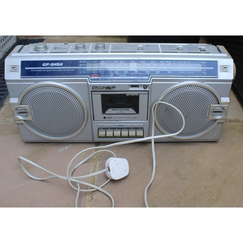 194 - Sharp Radio/Cassette Player

Condition - Untested